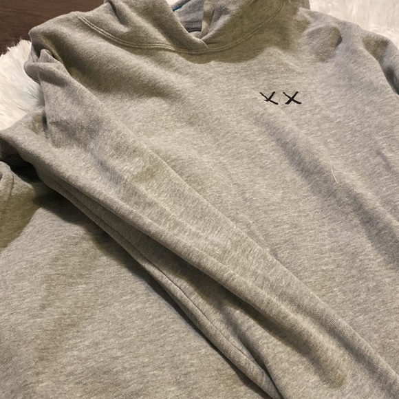 Uniqlo- Gray hoodie with design in back and front 🩶 - Picture 6 of 6